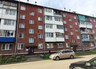 Продается двухкомнатная квартира, 47.2 м2, Кемеровская область, улица Александрова, 14