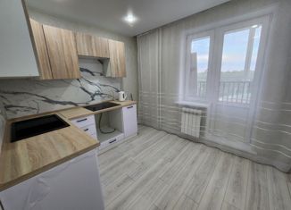 Продаю 1-ком. квартиру, 37 м2, Чебоксары, ЖК Солнечный Парк, улица писателя Лаврентия Таллерова, 7