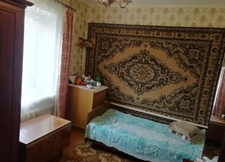 Продаю 3-ком. квартиру, 62.3 м2, посёлок городского типа Кардымово, улица Каменка, 15