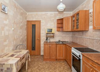 Продаю трехкомнатную квартиру, 60 м2, Новосибирск, улица Солидарности, 12, улица Солидарности
