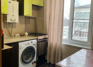 Продается 4-комнатная квартира, 61 м2, поселок городского типа Стройкерамика, Народная улица, 4