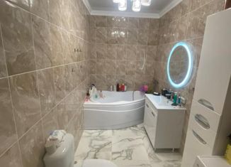 Продаю 4-комнатную квартиру, 114.9 м2, Ейск, улица Богдана Хмельницкого, 90