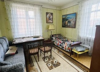 Продаю 4-комнатную квартиру, 96 м2, Новотроицк, Советская улица, 66