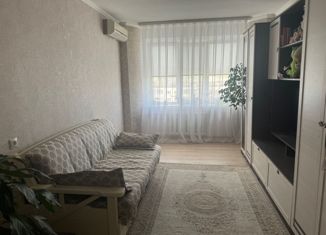 Продаю 3-комнатную квартиру, 65 м2, Невинномысск, улица Калинина, 173