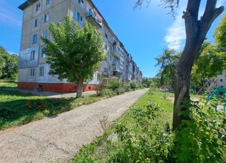 Продается трехкомнатная квартира, 47 м2, Приморский край, Красногвардейская улица, 87/2