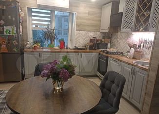 Продажа четырехкомнатной квартиры, 90 м2, Аксай, Садовая улица, 27