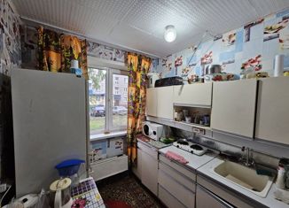 Продается 2-ком. квартира, 44.5 м2, поселок городского типа Бачатский, Комсомольская улица, 15