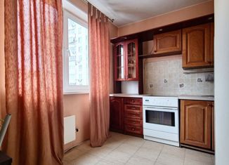 Продам 1-комнатную квартиру, 38 м2, Москва, улица Кутузова, 2, улица Кутузова