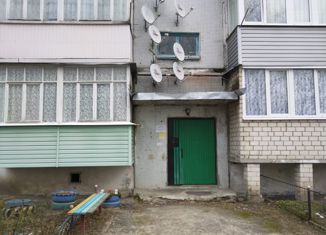 Продаю 2-ком. квартиру, 56.6 м2, посёлок Чемерна, Комсомольская улица, 1