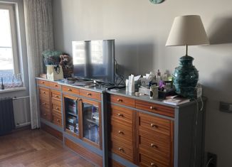 Продам 3-ком. квартиру, 65 м2, Москва, Троицкая улица, 10с1, Троицкая улица