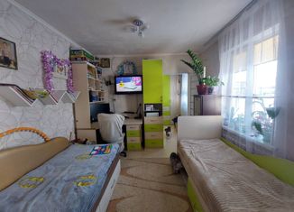 Продам 2-ком. квартиру, 40.2 м2, Бор, Камышитовая улица, 11