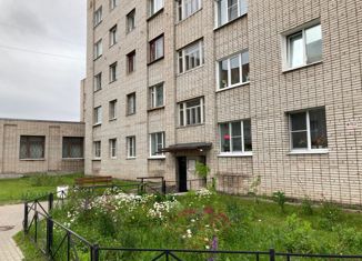 Продам 2-комнатную квартиру, 44 м2, Лодейное Поле, проспект Ленина, 98Г