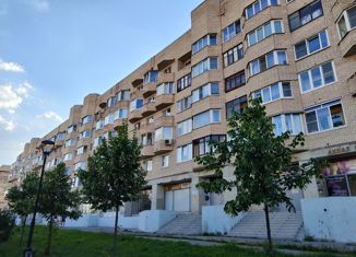 Продается 2-ком. квартира, 55 м2, Гатчина, проспект 25 Октября, 50