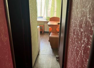 Продаю 1-ком. квартиру, 34 м2, Лысьва, улица Перовской, 5