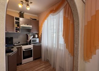 Продаю 2-комнатную квартиру, 42 м2, Артём, улица Ленина, 5/4