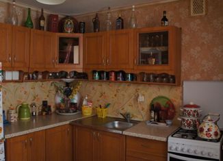 Продается четырехкомнатная квартира, 100 м2, Ейск, Красная улица, 55
