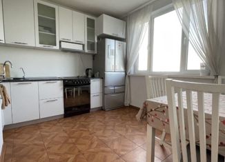 Продажа 3-ком. квартиры, 72 м2, Краснодар, ЖК Лучший, улица Петра Метальникова, 38