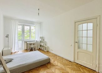 Продам 1-ком. квартиру, 31 м2, Москва, улица Маршала Конева, 5, метро Октябрьское поле