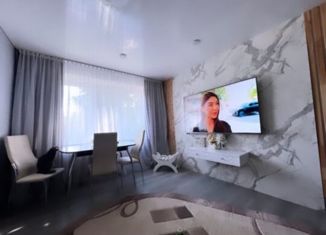 Продаю 4-ком. квартиру, 62 м2, Вязьма, улица Лейтенанта Шмидта, 12