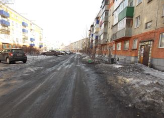 Продаю 1-ком. квартиру, 30.1 м2, Мыски, 17-й квартал, 8