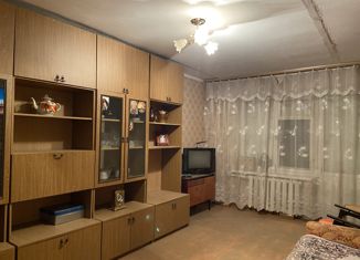 Трехкомнатная квартира на продажу, 60 м2, Элиста, 4-й микрорайон, 19