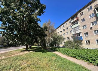 Четырехкомнатная квартира на продажу, 60.7 м2, Вязьма, улица Лейтенанта Шмидта, 10