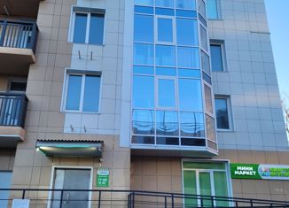 Продаю 2-ком. квартиру, 65 м2, Владивосток, Третья улица, 7, Советский район