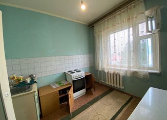 Продается 1-комнатная квартира, 35 м2, Радужный, 6-й микрорайон, 15