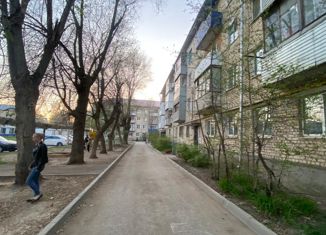 Продажа двухкомнатной квартиры, 42.7 м2, Кинель, улица 50 лет Октября, 106