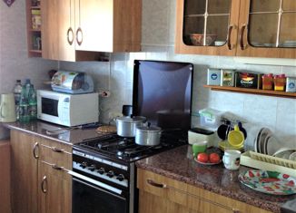 Продается 2-комнатная квартира, 50 м2, поселок городского типа Маслова Пристань, улица 72-й Гвардейской Дивизии, 82
