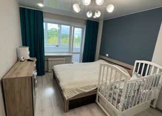 Продается 3-комнатная квартира, 50 м2, Большой Камень, улица Карла Маркса, 4Б