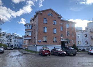 3-ком. квартира на продажу, 100 м2, Псков, Советская набережная, 4