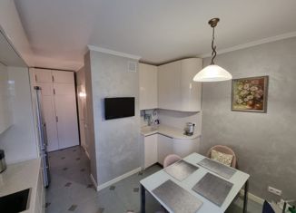Продается 3-комнатная квартира, 77 м2, Москва, бульвар Адмирала Ушакова, 9, бульвар Адмирала Ушакова