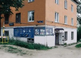 Трехкомнатная квартира на продажу, 60 м2, Кизел, улица Ленина, 32