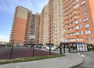 Продается 3-комнатная квартира, 85 м2, Астрахань, улица Трофимова, 6