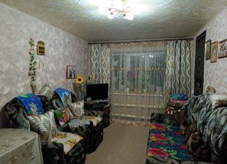 Продается двухкомнатная квартира, 42 м2, Ершов, улица Космонавтов, 10