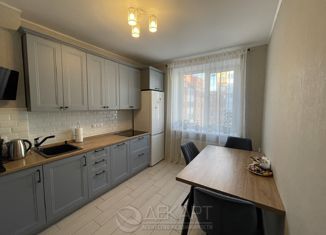 Продается 2-ком. квартира, 58 м2, деревня Малые Колпаны, микрорайон Речной, 3