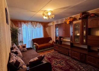 3-комнатная квартира на продажу, 70 м2, посёлок городского типа Комсомольское, Советская улица, 10
