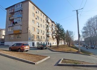 Продам 3-комнатную квартиру, 51.2 м2, Артём, Братская улица, 28