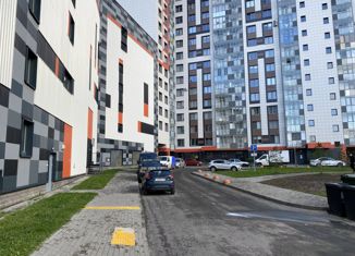 Продаю трехкомнатную квартиру, 84 м2, Санкт-Петербург, Кушелевская дорога, 6к1, метро Лесная