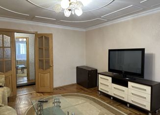 Сдается в аренду 4-комнатная квартира, 80 м2, Армавир, улица Ефремова, 133