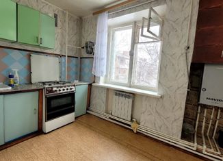 Продаю четырехкомнатную квартиру, 65.5 м2, Абдулино, улица Комарова, 14А