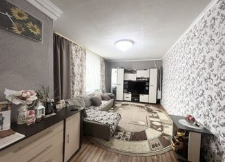 Продам 2-комнатную квартиру, 53 м2, Карпинск, улица Мира, 34