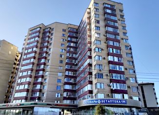 Продаю 2-комнатную квартиру, 66 м2, Ставрополь, улица Серова, 486/1