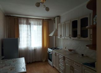 Продаю трехкомнатную квартиру, 66 м2, Алагир, улица Коста Хетагурова, 231