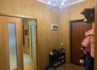 Сдаю в аренду 2-ком. квартиру, 55 м2, Батайск, улица Комарова, 132А