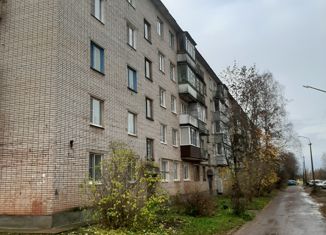 Продается 2-комнатная квартира, 40.7 м2, Бокситогорск, Южная улица, 15