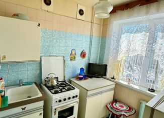 Продаю 2-ком. квартиру, 47 м2, Мурманская область, улица Дзержинского, 5