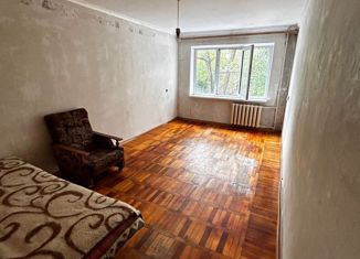 Продается двухкомнатная квартира, 52 м2, Армавир, улица Островского, 53
