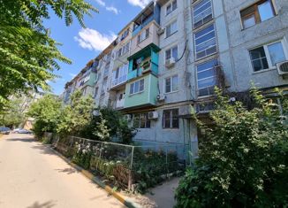 Продажа двухкомнатной квартиры, 48 м2, Астрахань, улица Космонавтов, 4к1